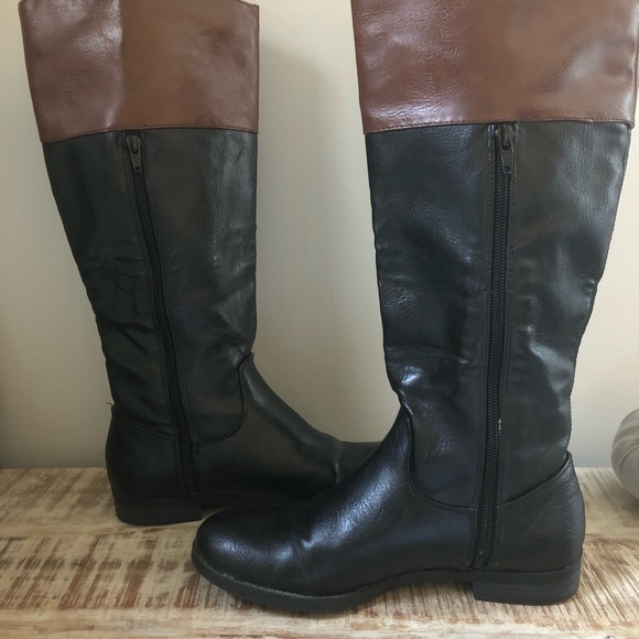 Beautiful pair of Two Toned Boots 🖤🤎 - Picture 3 of 8